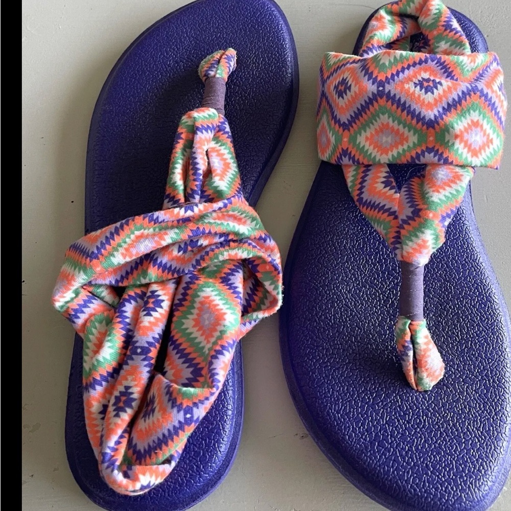 Sanuk Youth 4/5 Geometric Purple Yoga Mat Sling Strap Sandals Flip Flop.